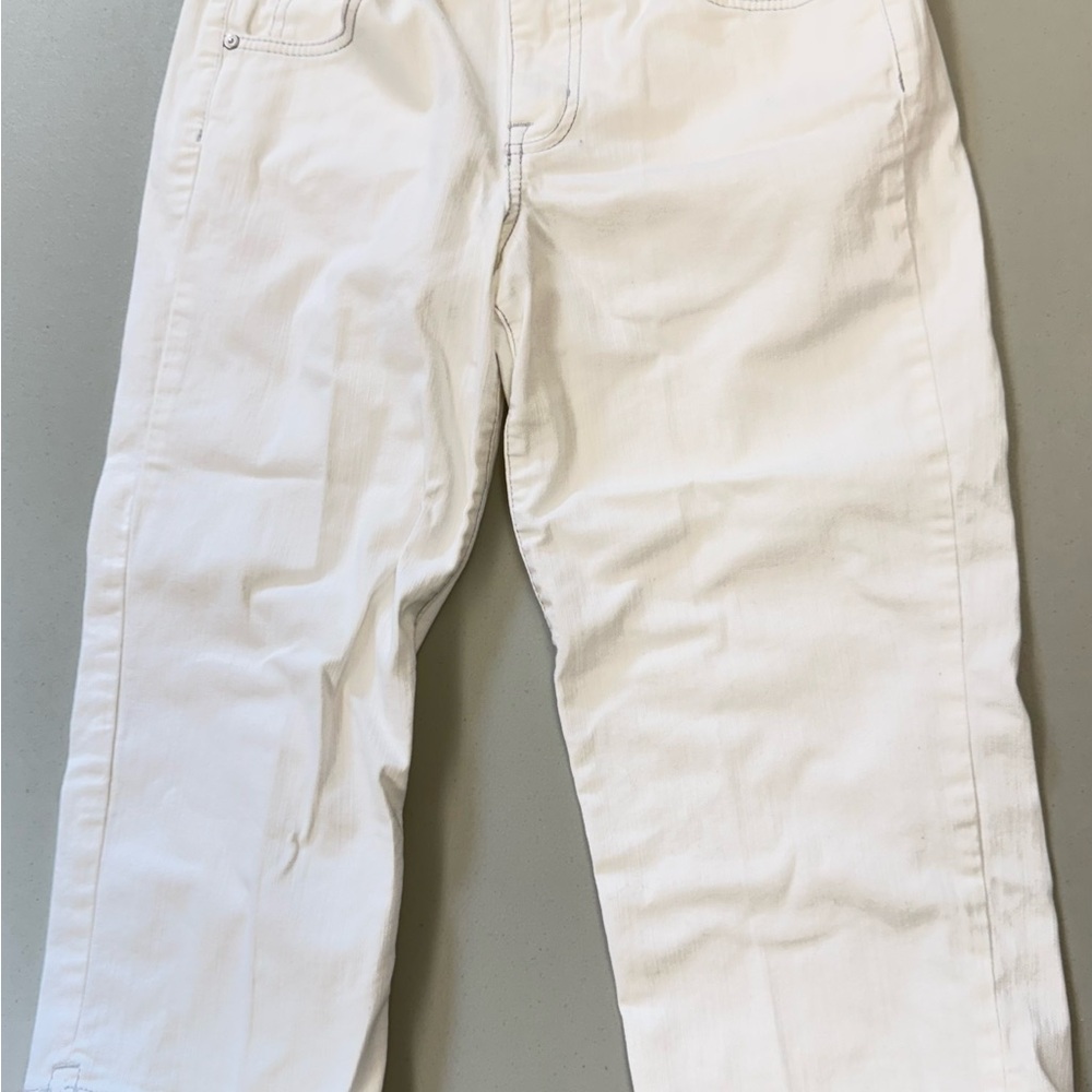 BANDOLINOBLU
White Cropped Denim Pants 6 Beautiful back pocket detail.